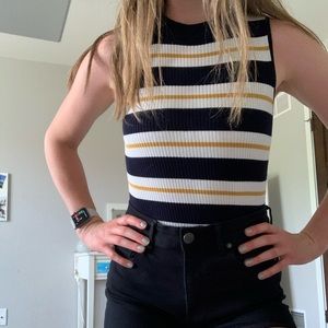 FOREVER 21 SLEEVELESS TURTLE NECK